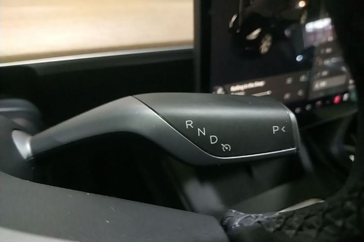 Tesla Model Y 2021 #14 Tesla Model Y 2021 car image #14
