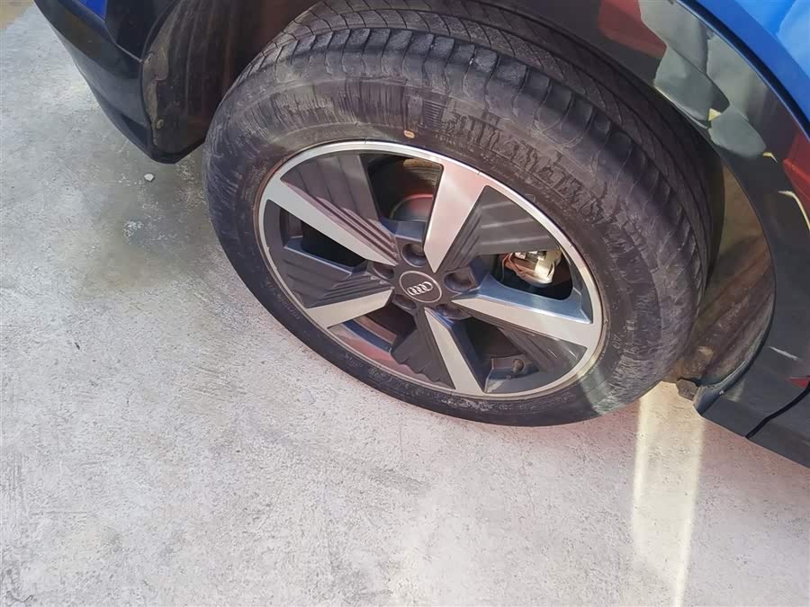 Audi Q2L e-tron 2020 car image #31