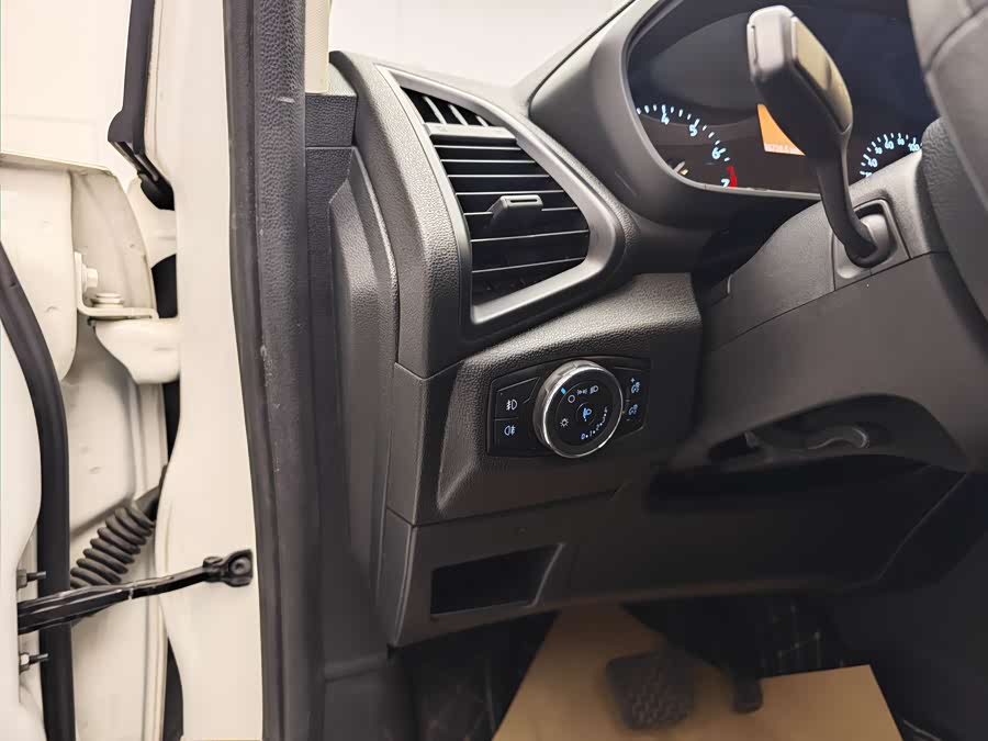 Ford EcoSport 2018 car image #31