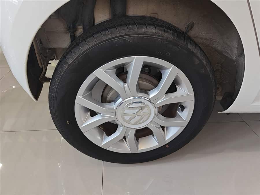 Volkswagen up! 2015 immagine di auto #31