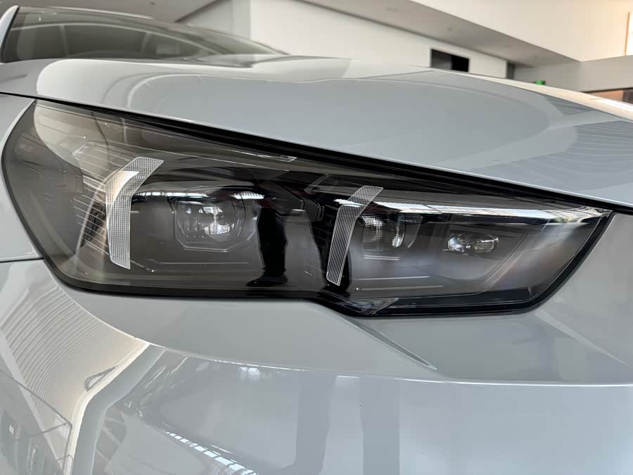 BMW M5 New Energy immagine di auto #31