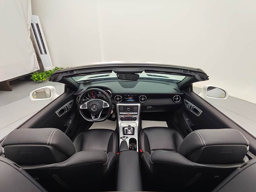 Mercedes-Benz SLC Class 2017 car image #31
