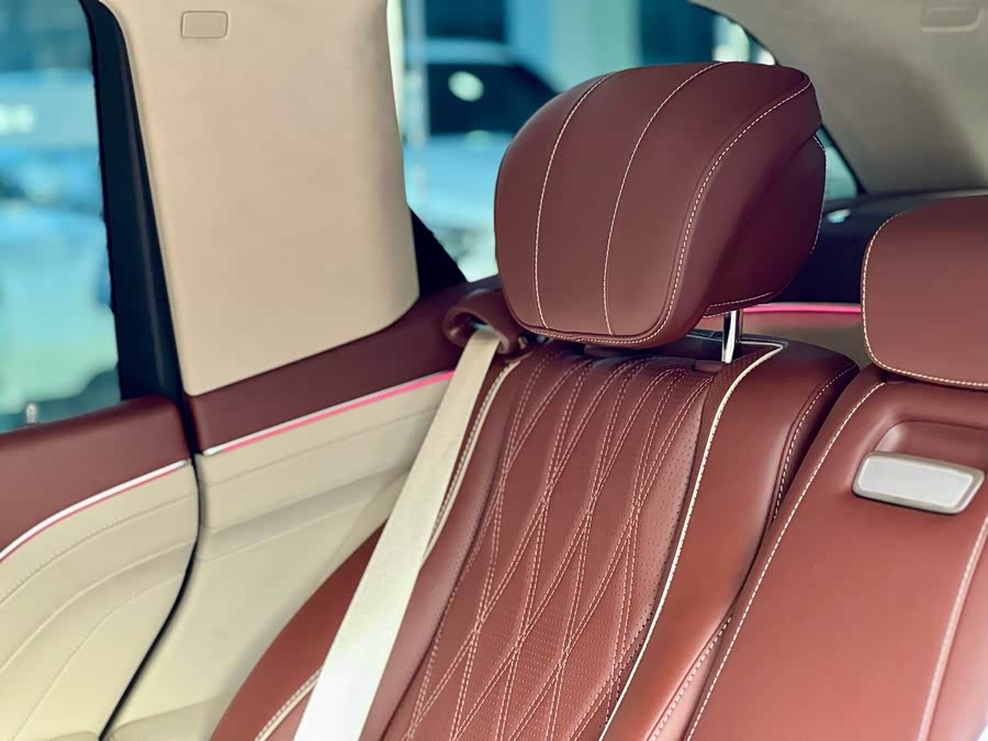 Mercedes-Benz Maybach GLS 2024 صورة سيارة #31