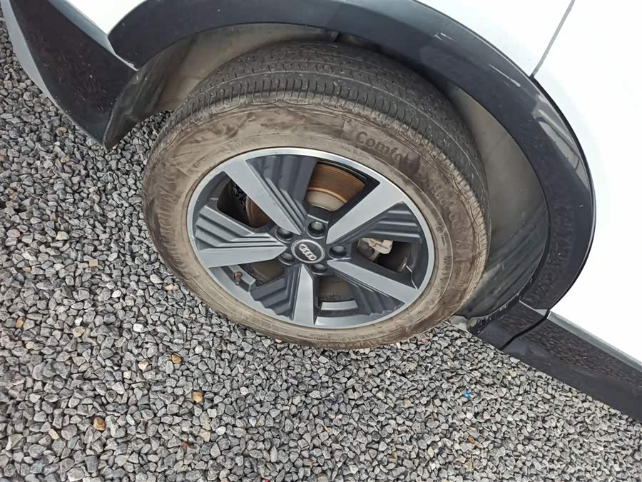 Audi Q2L e-tron 2021 صورة سيارة #31