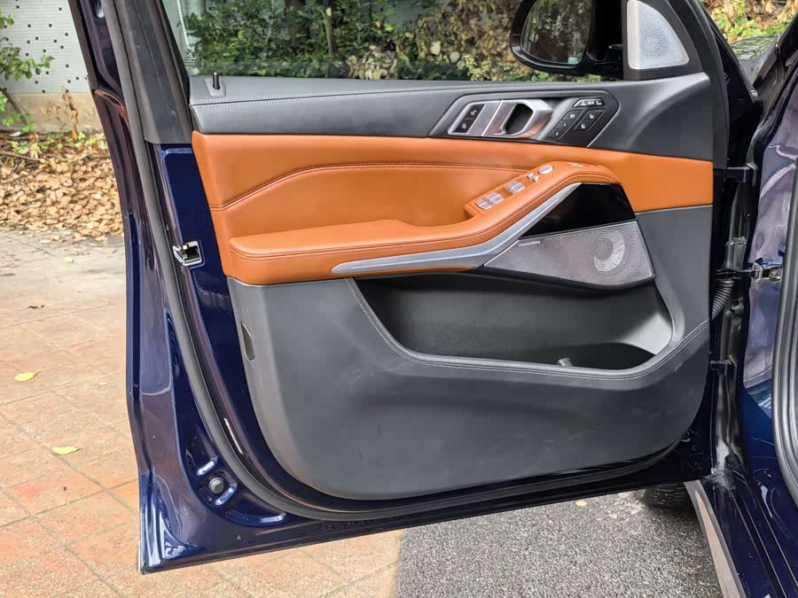 BMW X7 M60i 2023 #31 BMW X7 M60i 2023 car image #31