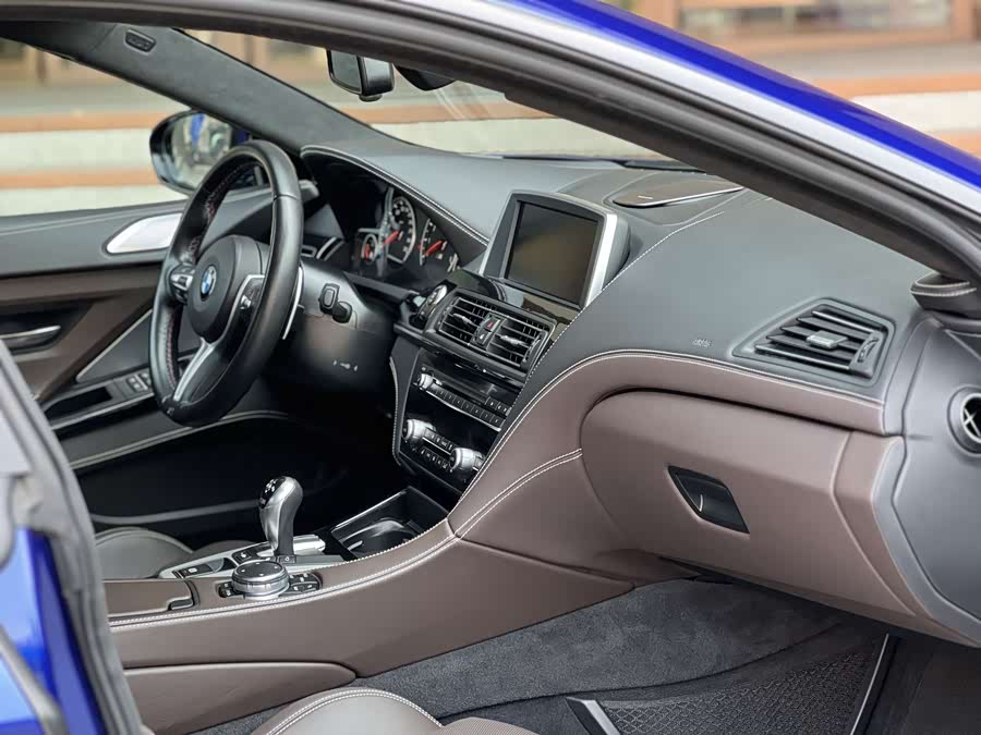 BMW M6 2015 car image #31