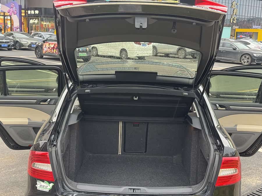 Skoda Superb 2013 car image #31