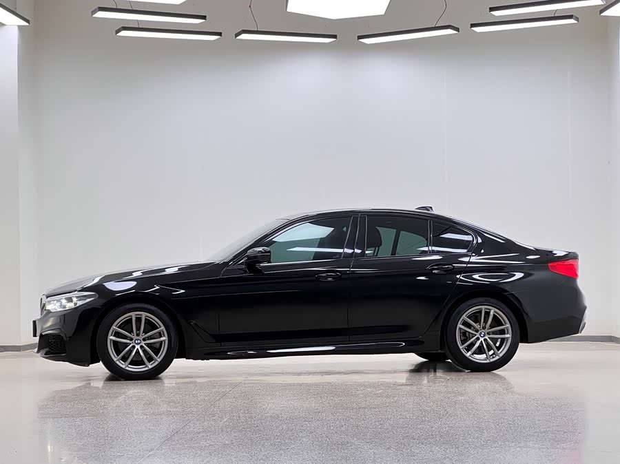 BMW 5 Series (Imported) 2019 #31 BMW 5 Series (Imported) 2019 car image #31