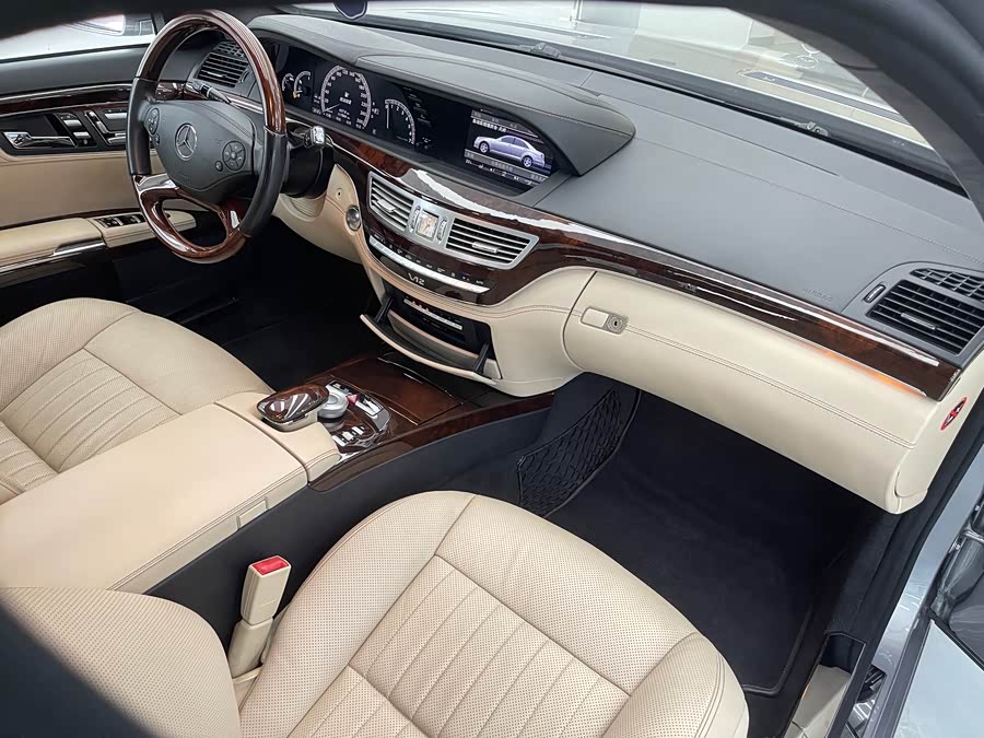 Mercedes-Benz S Class 2015 immagine di auto #31