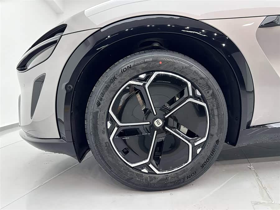 MI YU7 2025 immagine di auto #31