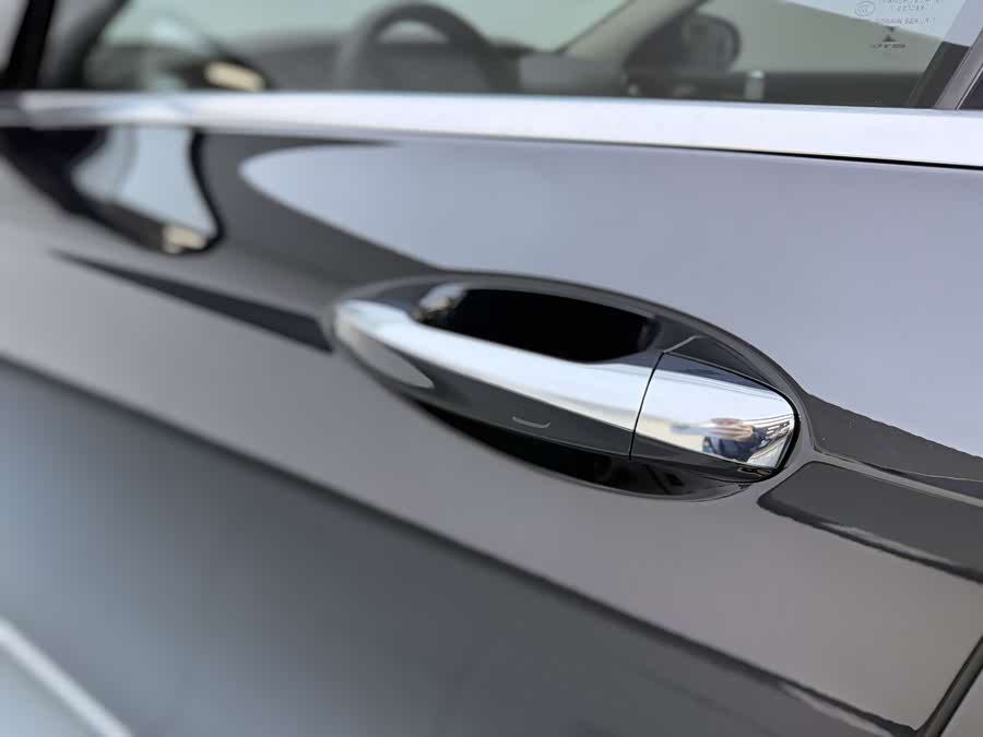 Mercedes-Benz E Class New Energy 2023 car image #31