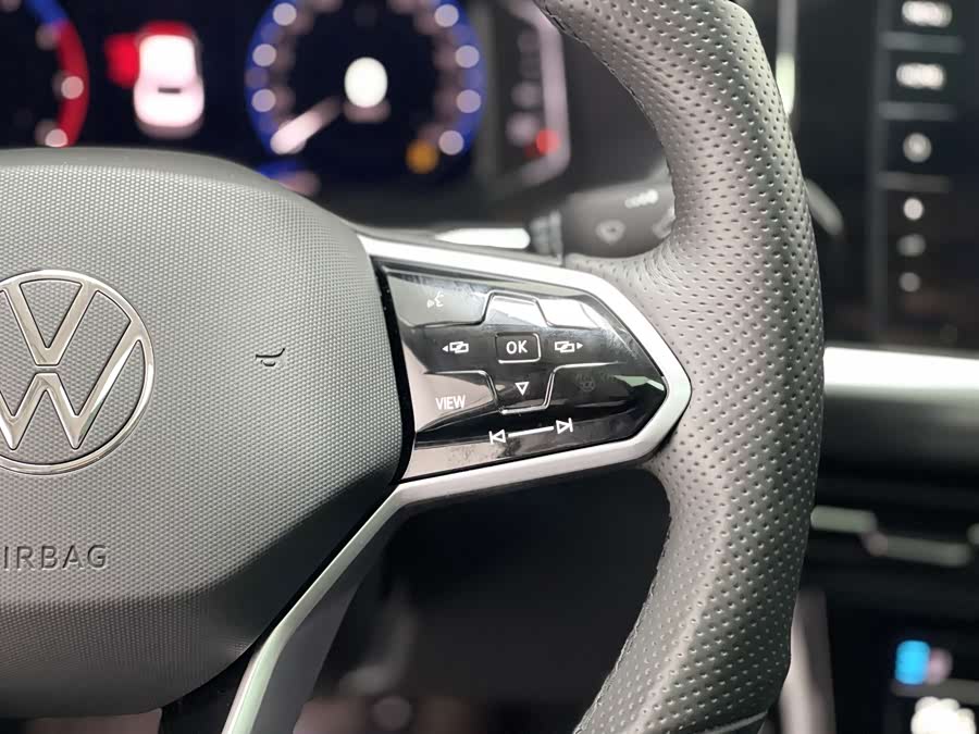Volkswagen Passat 2022 car image #31