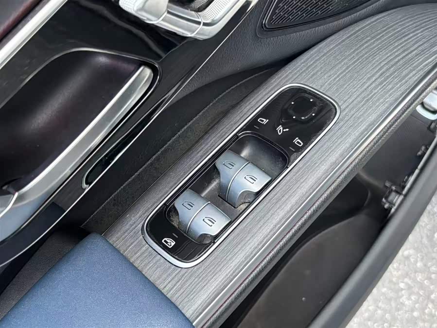 Mercedes-Benz EQS SUV 2023 car image #31