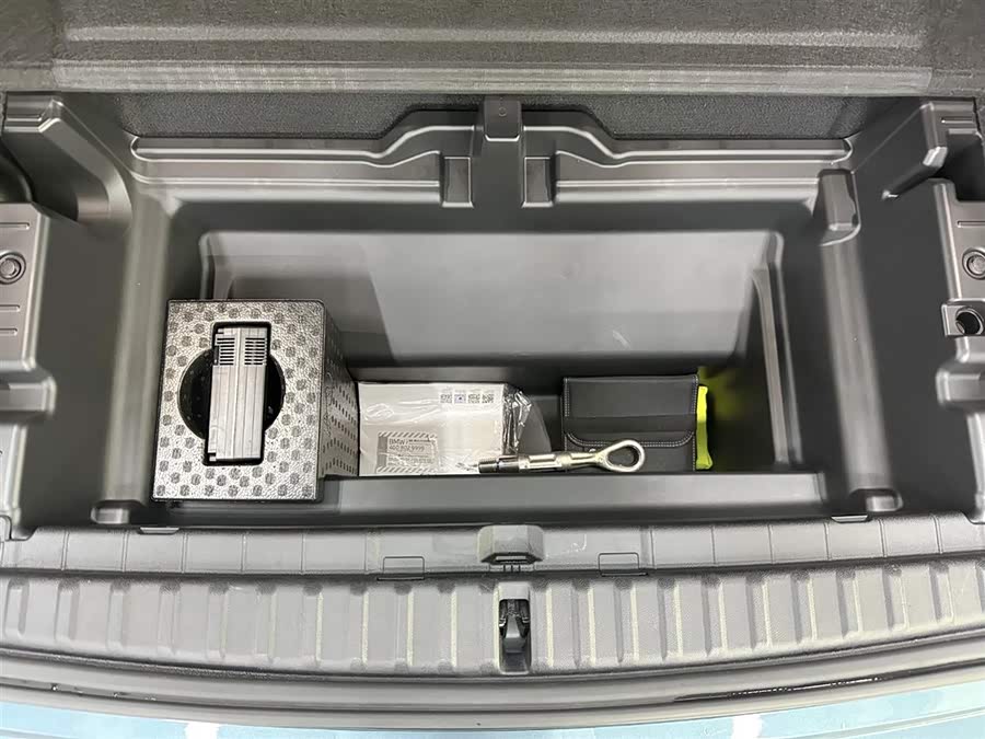 BMW iX 2023 car image #31