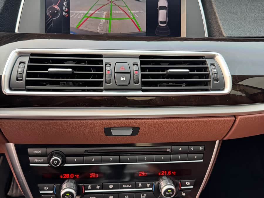 BMW 5 Series GT 2016 #31 BMW 5 Series GT 2016 immagine di auto #31