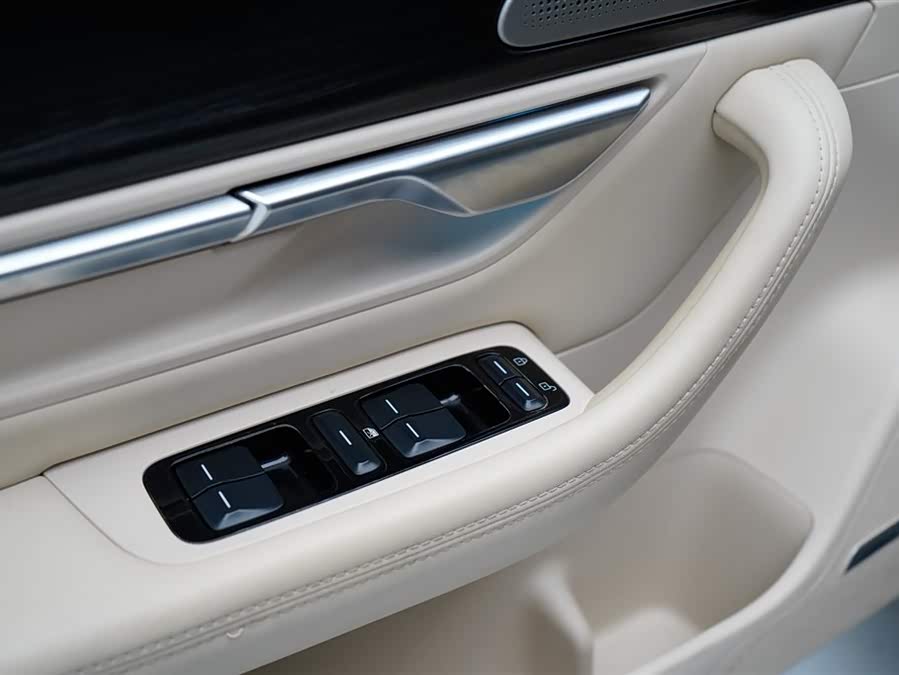 小鹏 小鹏P7 2021 汽车图片 #31