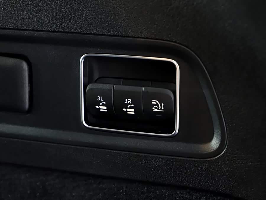 Mercedes-Benz GLS Class 2023 car image #31