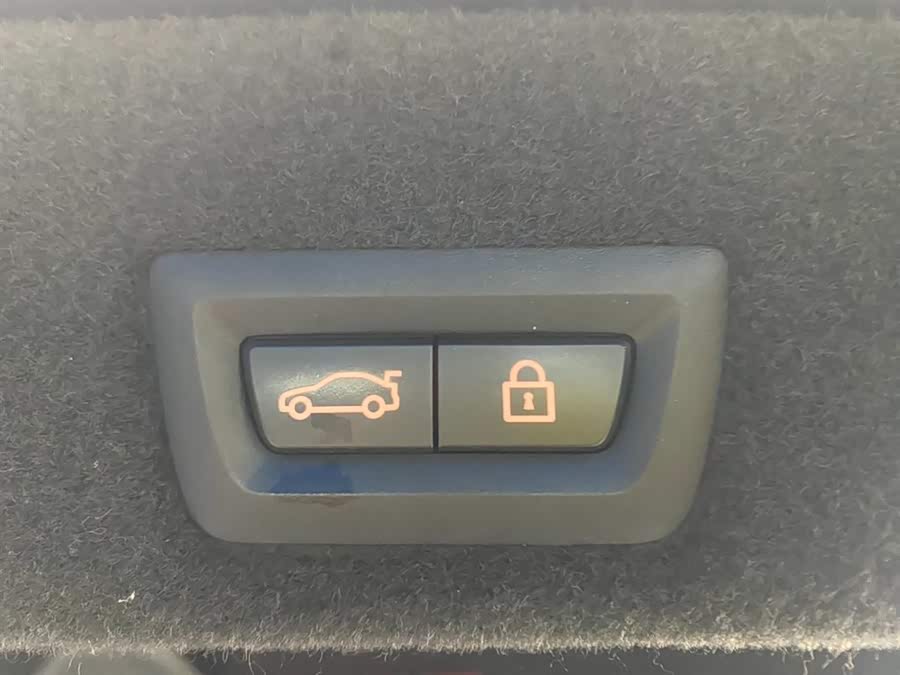 BMW 7 Series 2020 car image #31