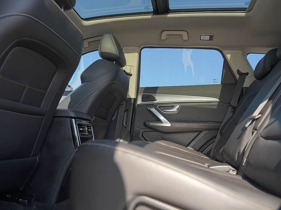 Jetour X70 PLUS 2025 car image #31