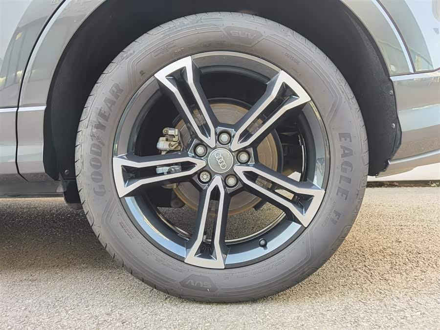 Audi Q3 2020 car image #31