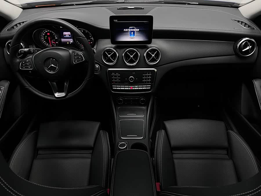 Mercedes-Benz GLA Class 2018 #31 Mercedes-Benz GLA Class 2018 car image #31