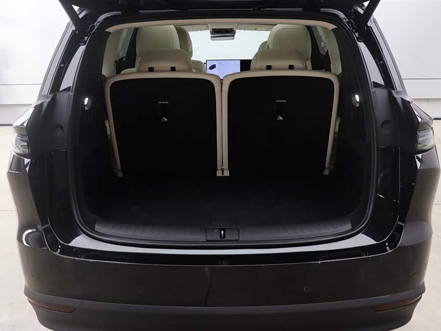 Li i8 2025 image de voiture #31