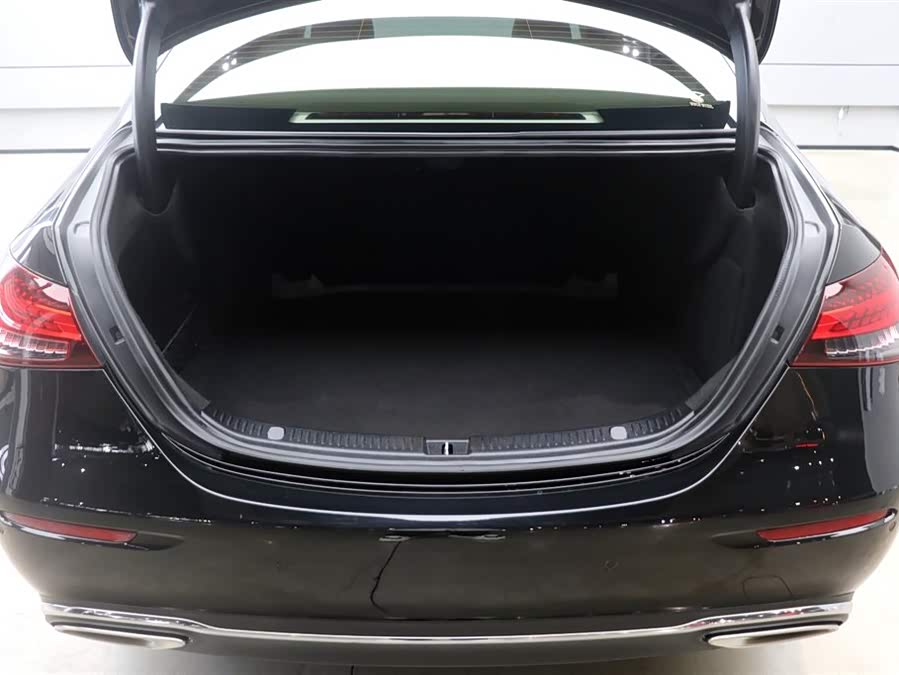 Mercedes-Benz V Class 2020 car image #31