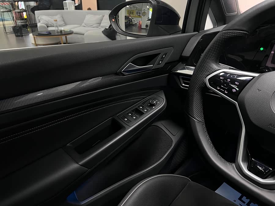 Volkswagen Golf 2022 car image #31
