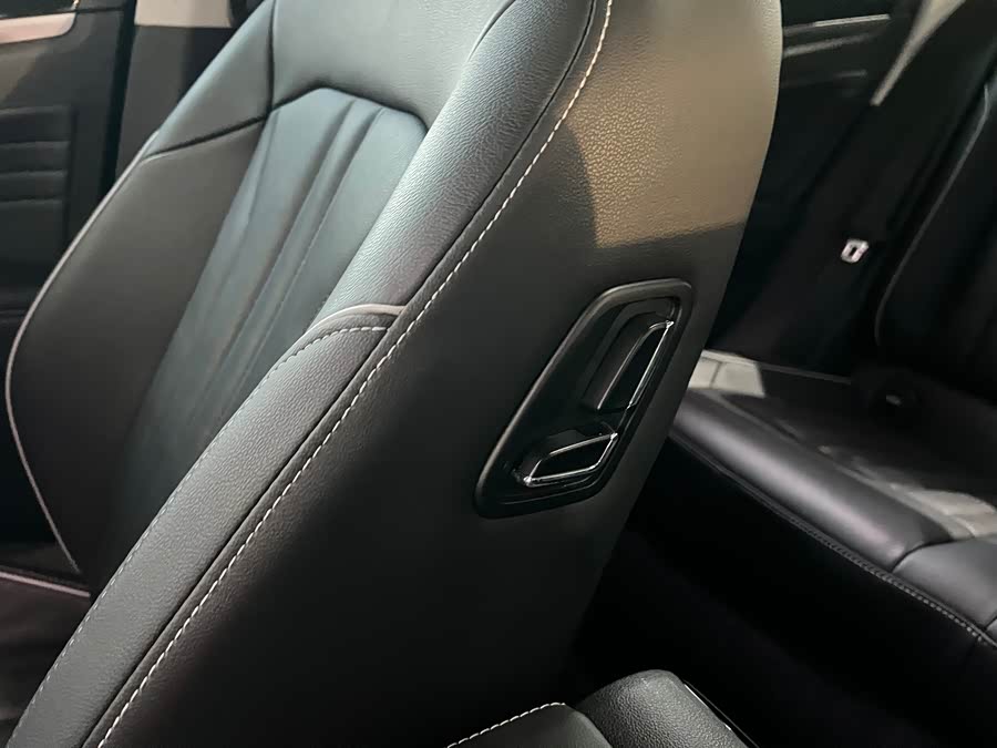 Volkswagen Passat 2023 car image #31