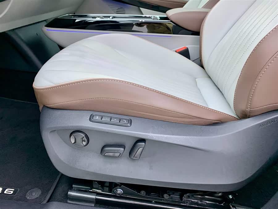 Volkswagen ID.6 X 2022 car image #31