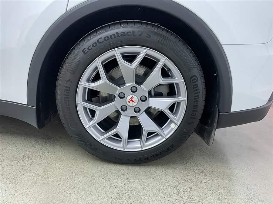 特斯拉 Model Y L 2025 汽车图片 #31