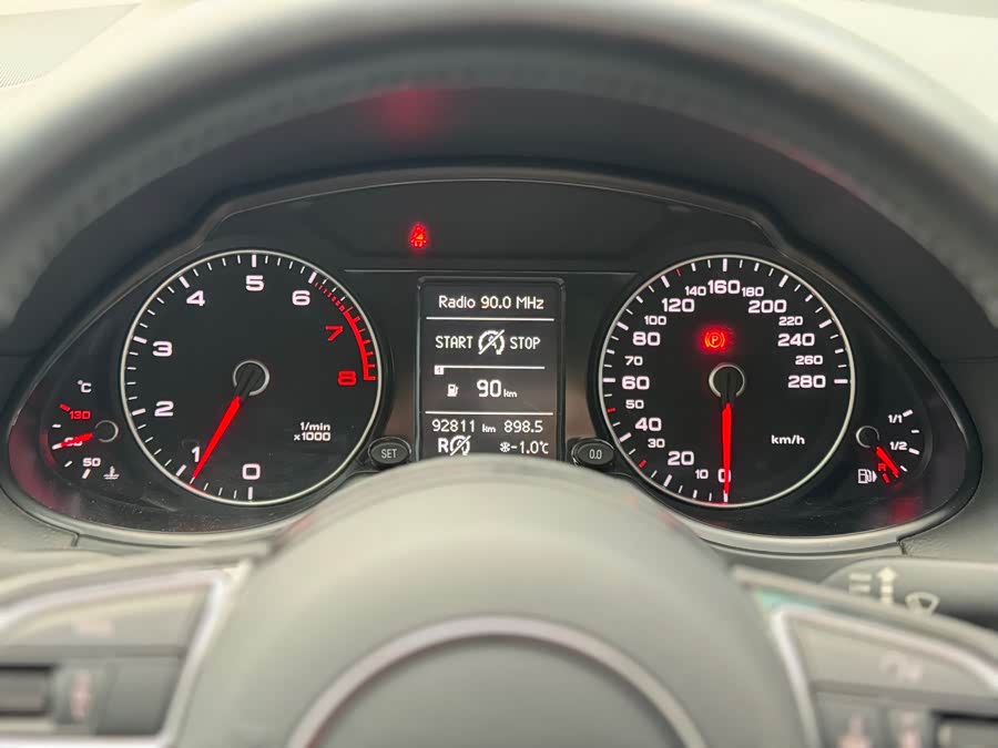 Audi Q5 2018 изображение автомобиля #31