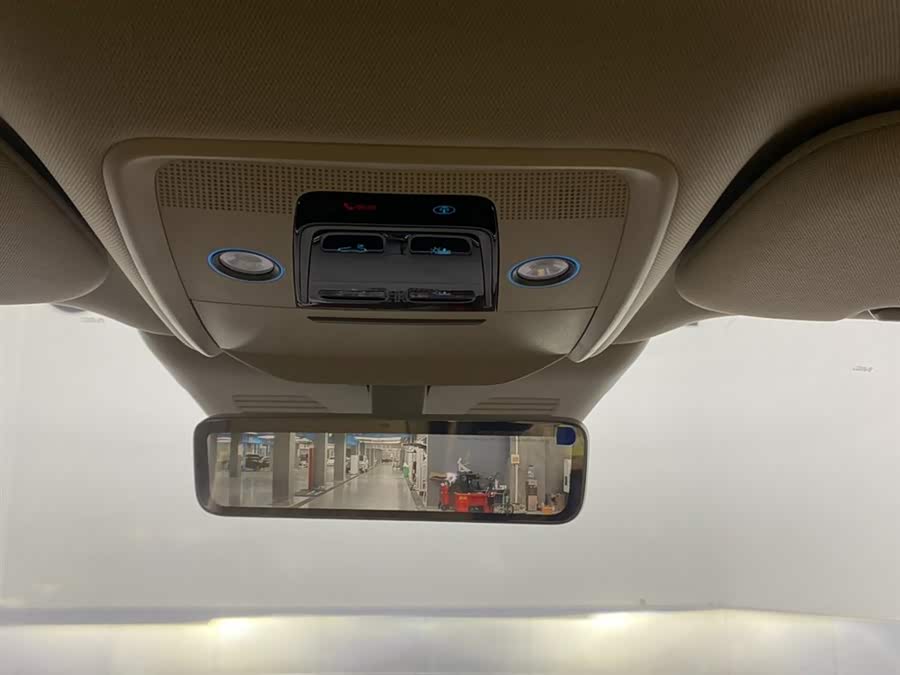 Denza D9 2024 car image #31