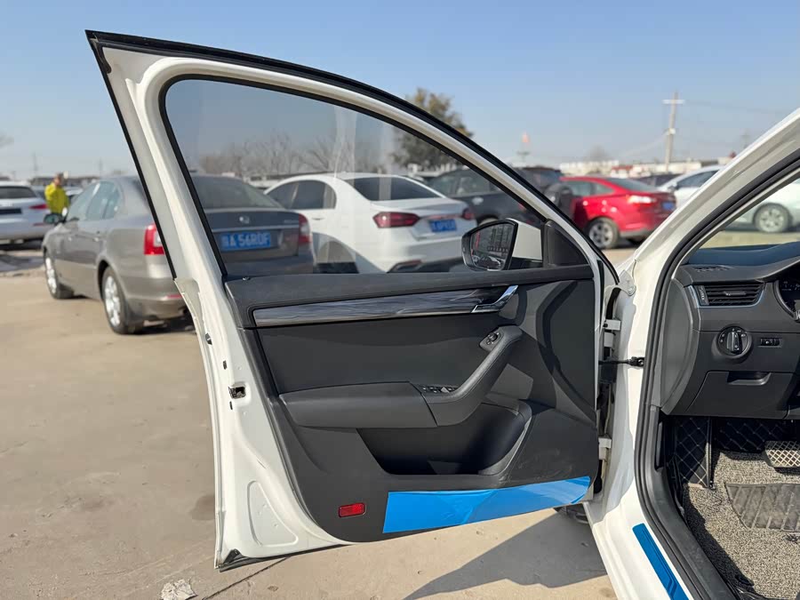 Skoda Octavia 2017 car image #31