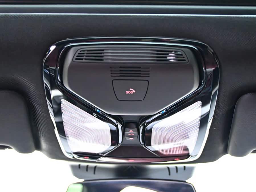 BMW i4 2025 car image #31