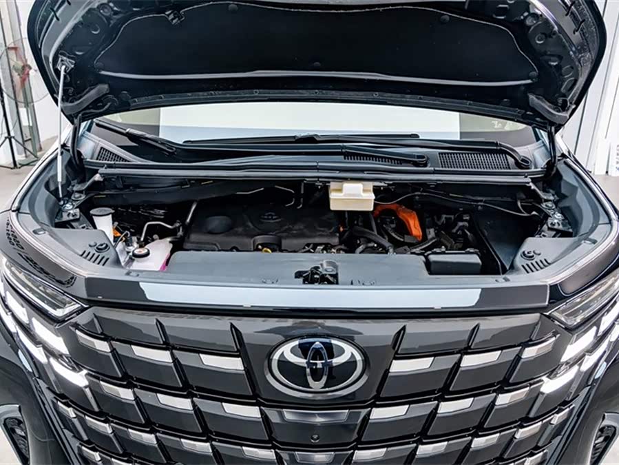 Toyota Alphard 2025 car image #31