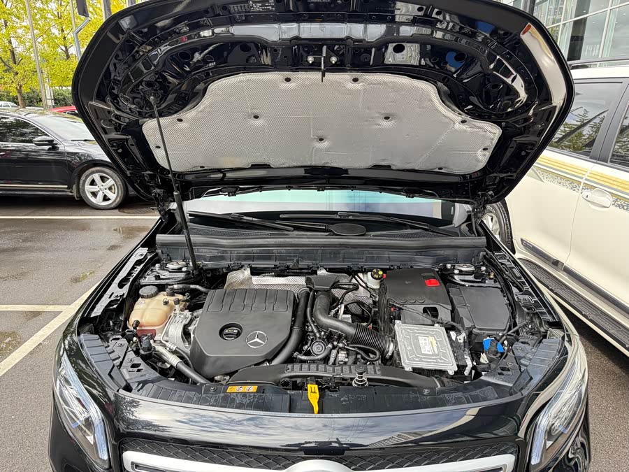 Mercedes-Benz GLB Class 2025 car image #31