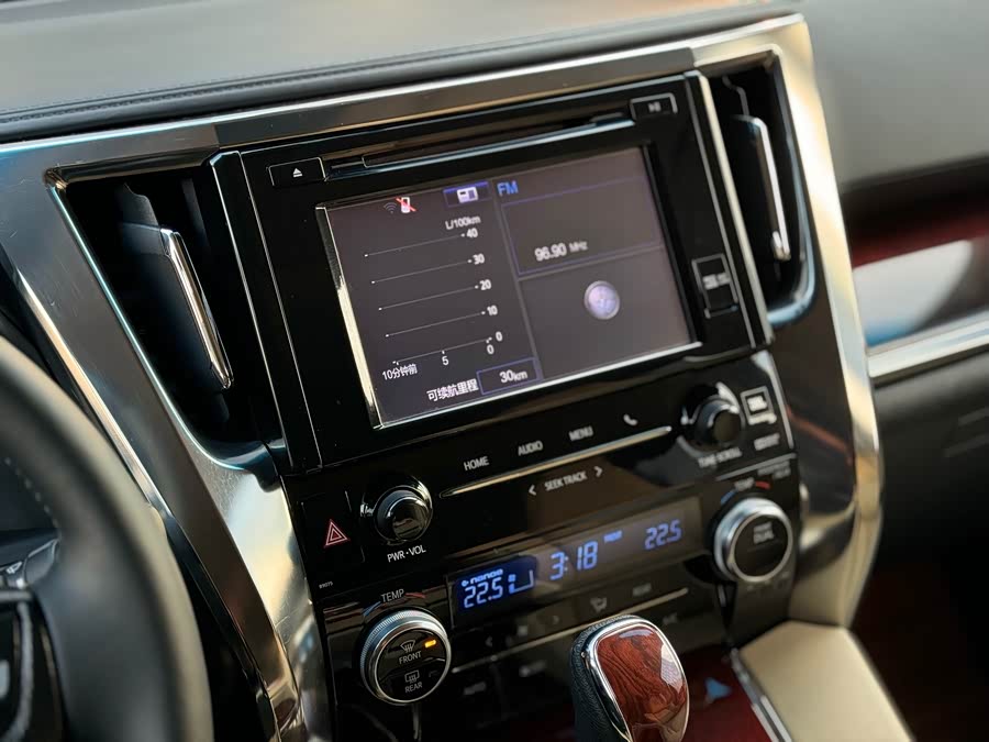 Toyota Alphard 2017 car image #31