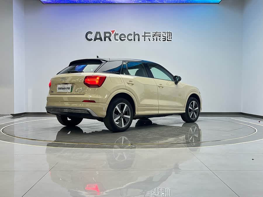 Audi Q2L e-tron 2021 immagine di auto #31