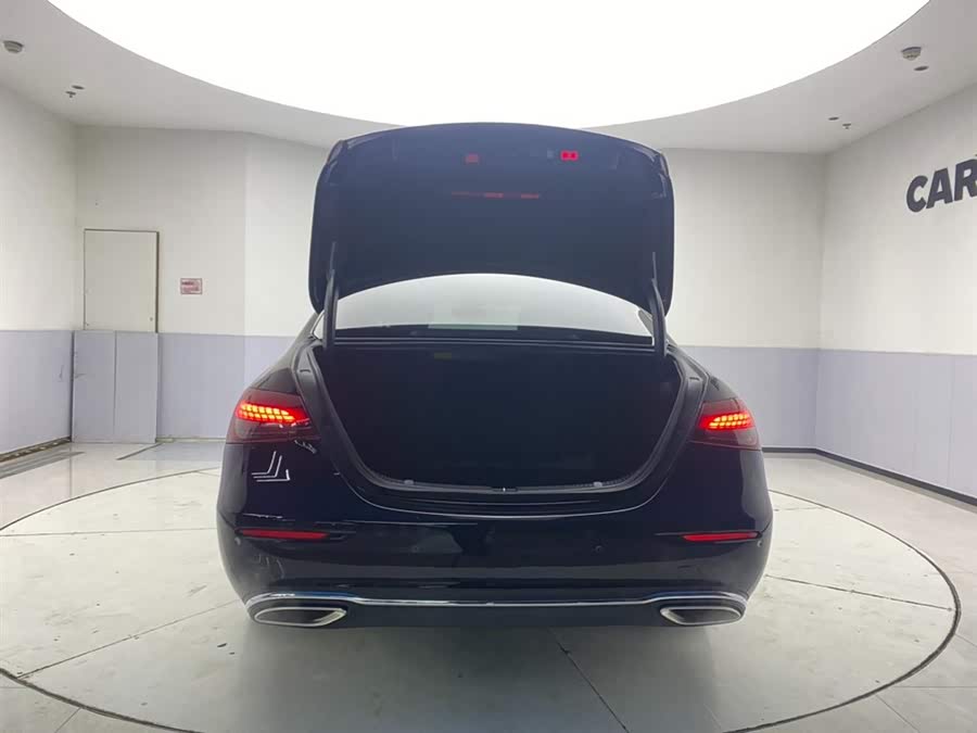Mercedes-Benz E Class 2023 car image #31