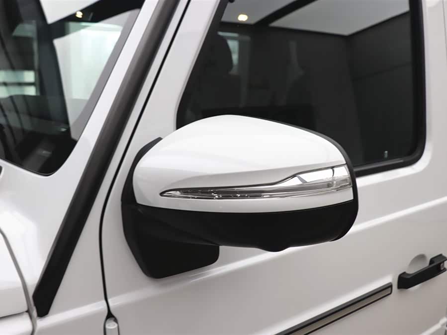 Mercedes-Benz 2025 car image #31