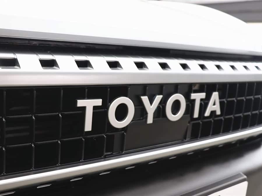 Toyota Land Cruiser Prado 2025 car image #31
