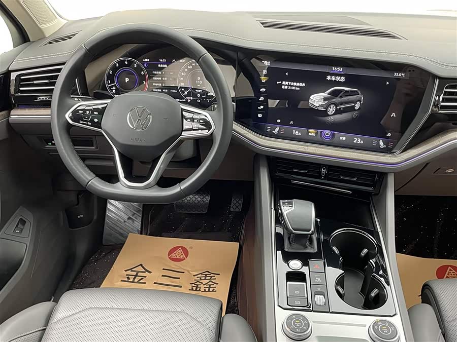 Volkswagen Touareg 2024 car image #31