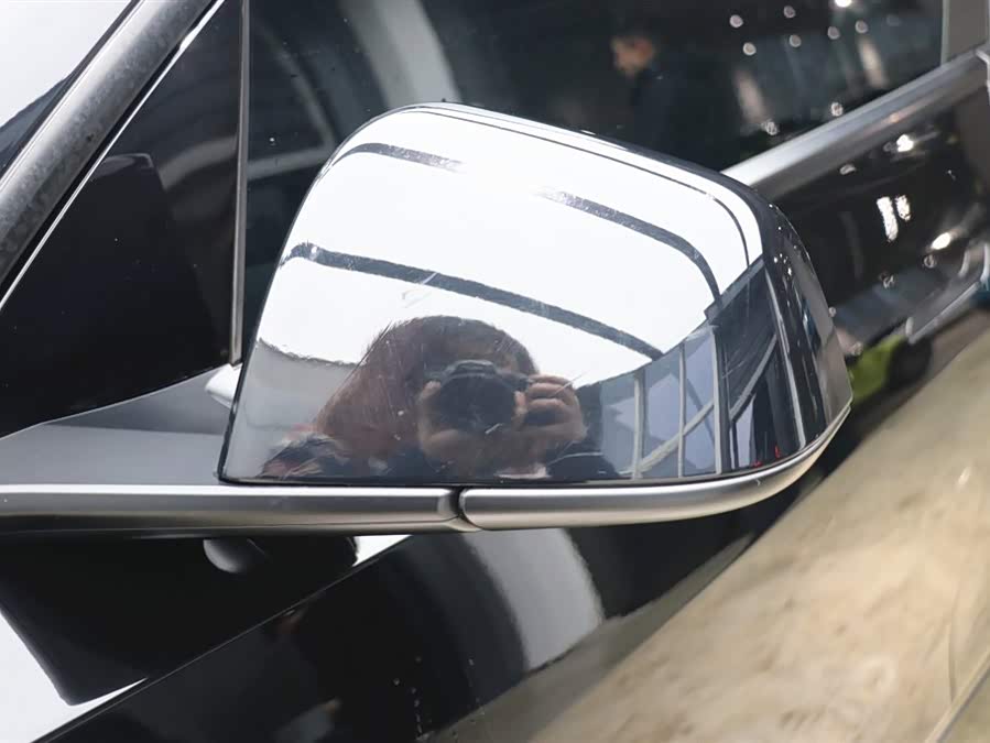 Tesla Model Y 2021 car image #31