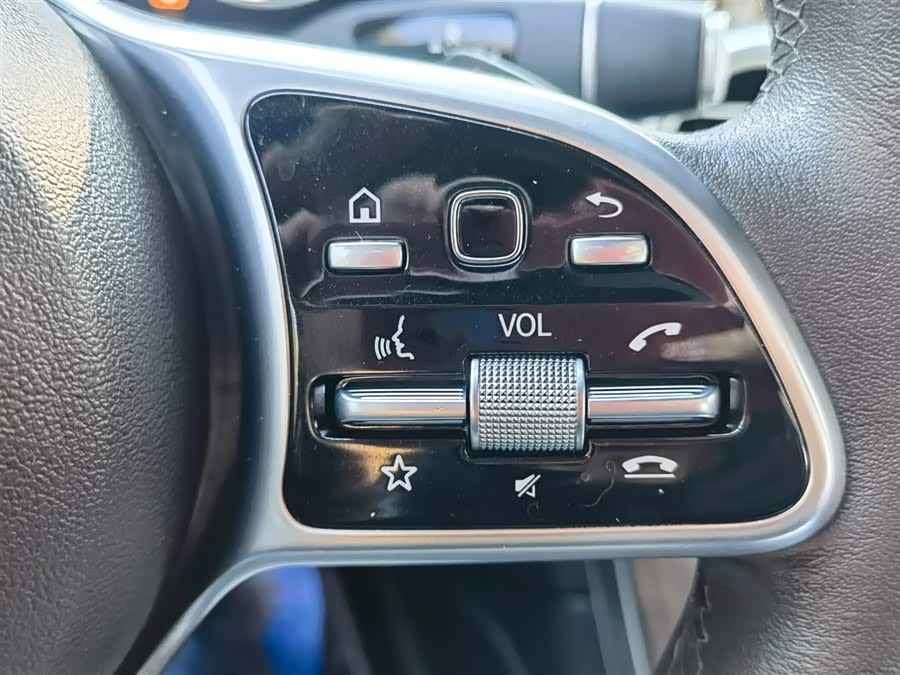 Mercedes-Benz GLC Class 2020 car image #31