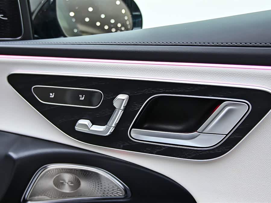 Mercedes-Benz E Class 2023 car image #31