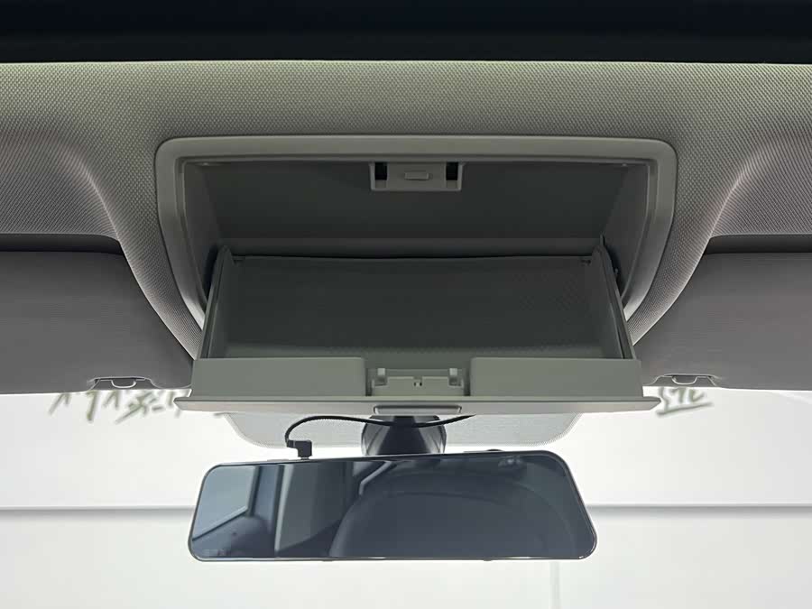 Volkswagen Tiguan L 2022 car image #31