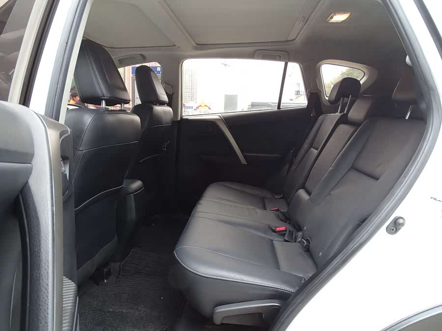 Toyota RAV4 2015 car image #31