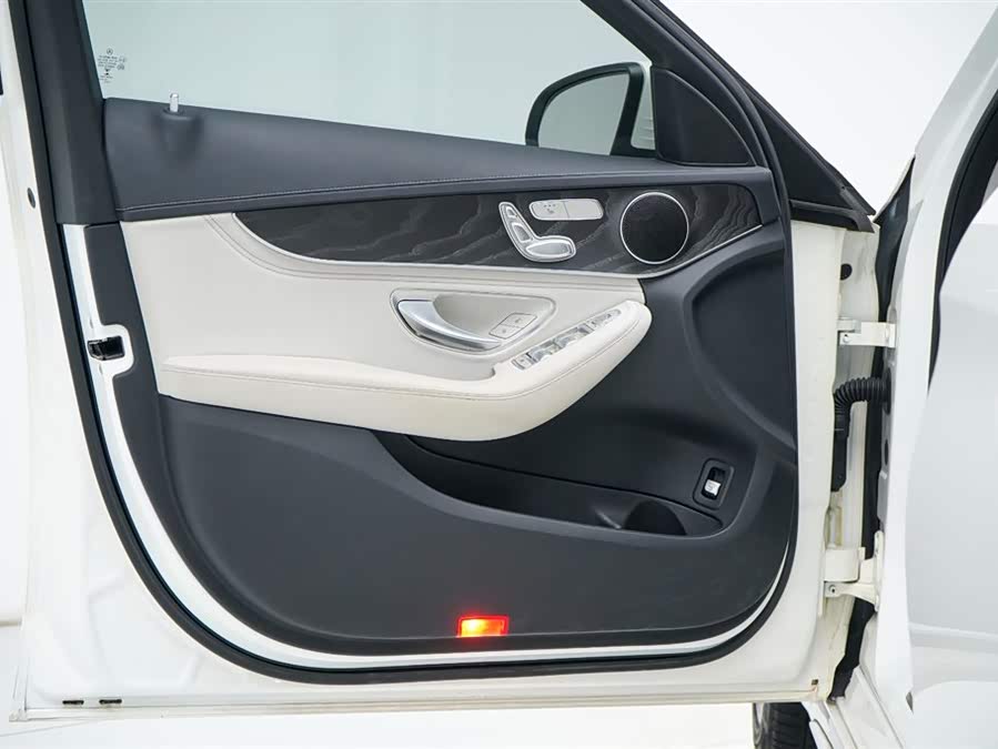 Mercedes-Benz C Class 2015 car image #31