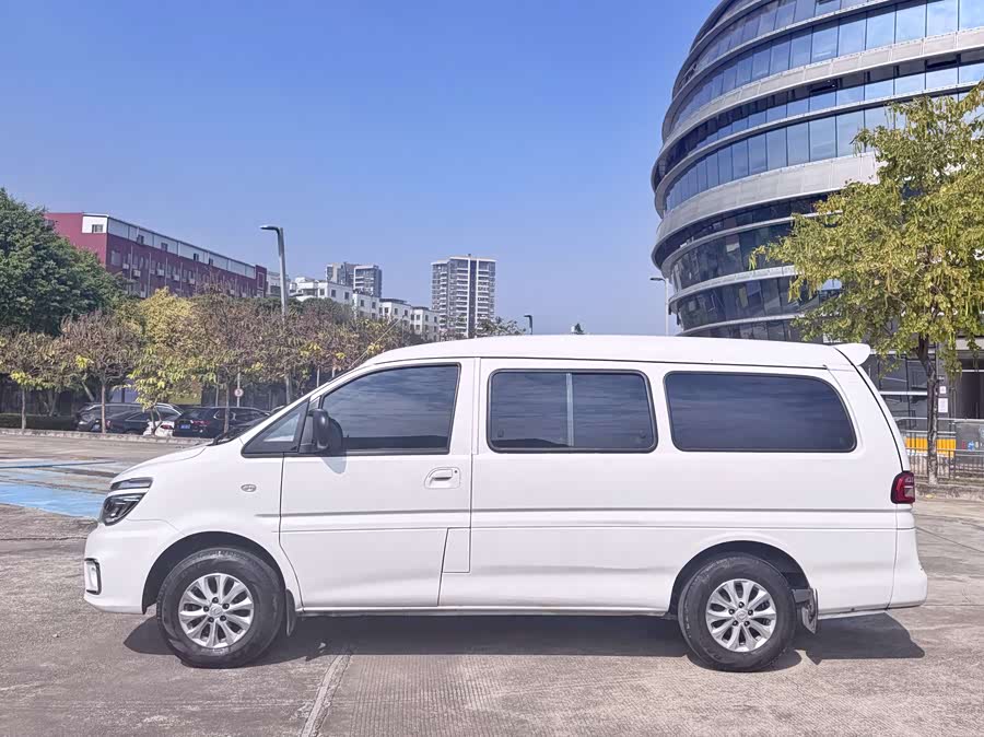 Forthing Lingzhi EV 2020 #31 Forthing Lingzhi EV 2020 car image #31